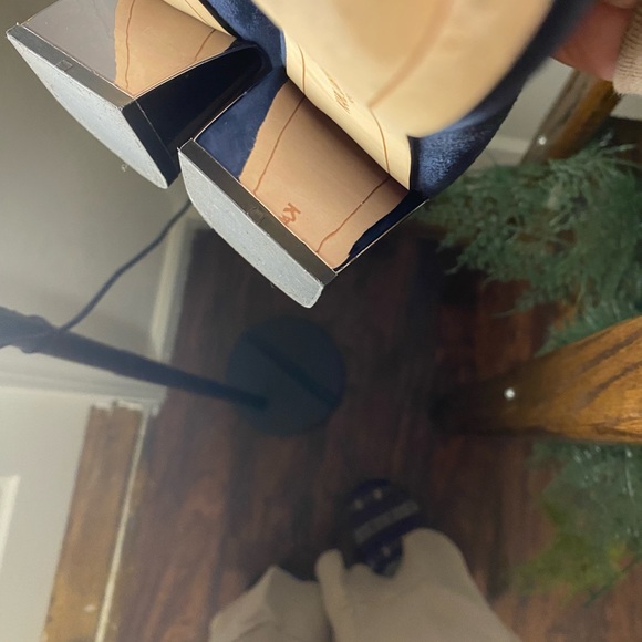 Karl Lagerfeld velvet pump with jeweled toe. Lovingly worn. - Picture 3 of 12